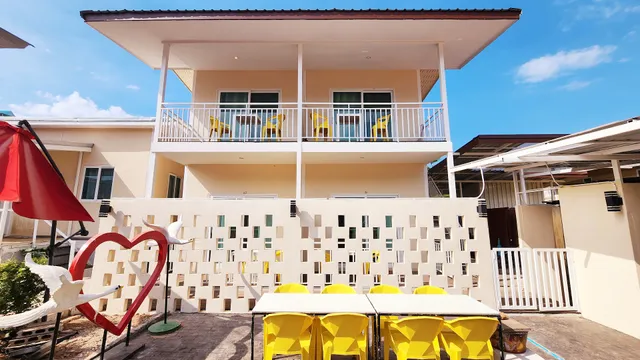 วันมอร์รีสอร์ทเกาะล้าน(Onemore Resort Kohlarn