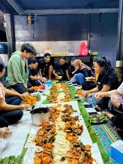 PERANGKERANG SEAFOOD TUMPAH