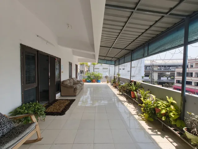 BONJOUR TRAVELLERS HOSTEL