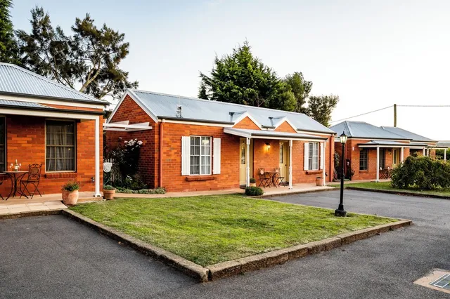 Riverview at Ross ( Ross Motel )