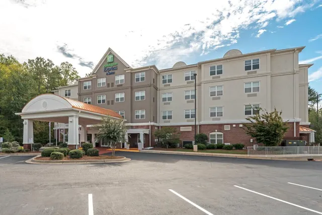 Holiday Inn Express & Suites Lagrange
