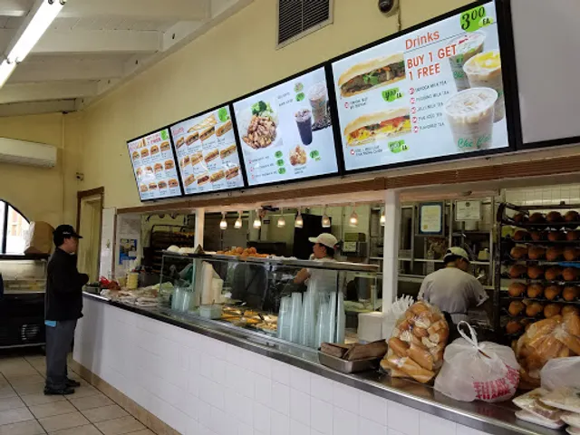 Banh Mi Che Cali Bakery