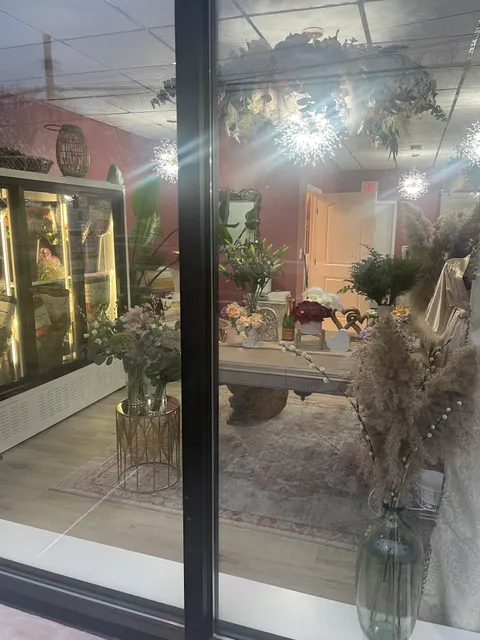 Blooms & Tomato Floral Boutique