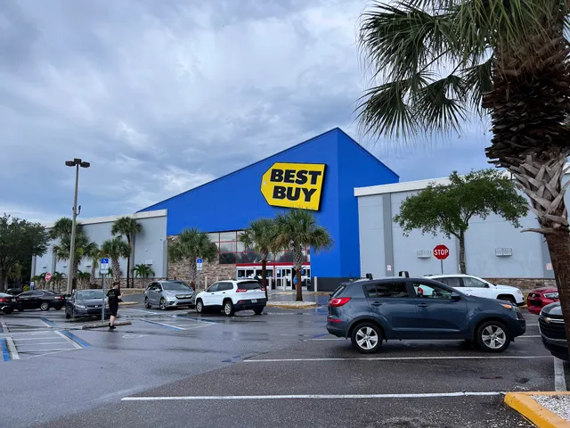 Drew 19 Shopping Center.