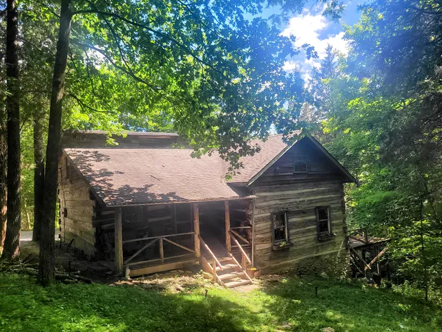 Dugan Hollow Retreats - Log Cabin & Suites