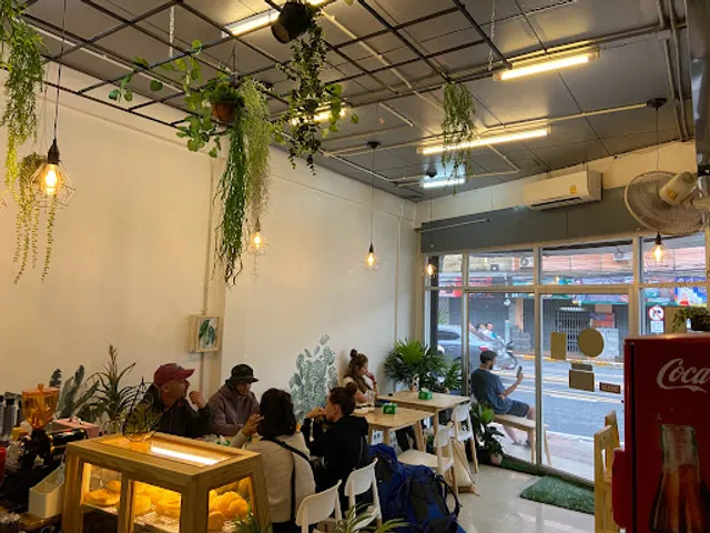 Mee Par Cafe-มีป่าคาเฟ่ สุราษฎร์ธานี