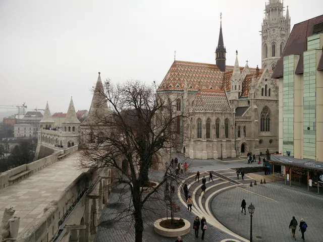 Hello Amazing Budapest Lonyay