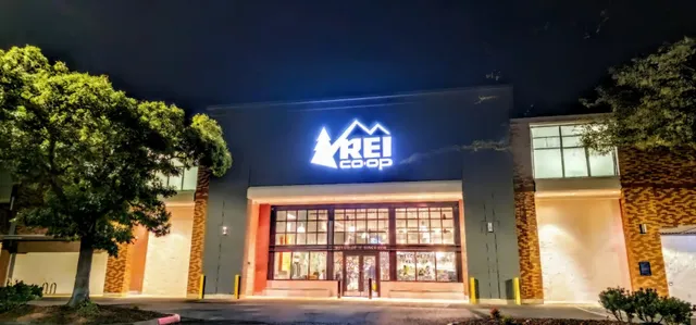 REI