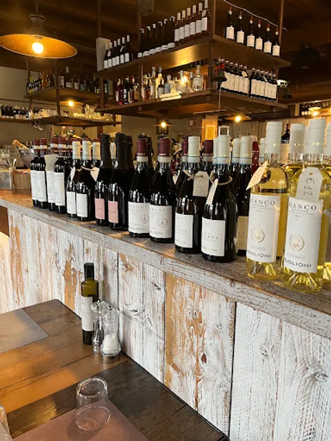 Enoteca del Bugiardo with wine shop Buglioni
