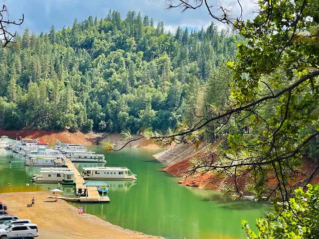 Holiday Harbor - Shasta Lake House Boat Rentals & Marina