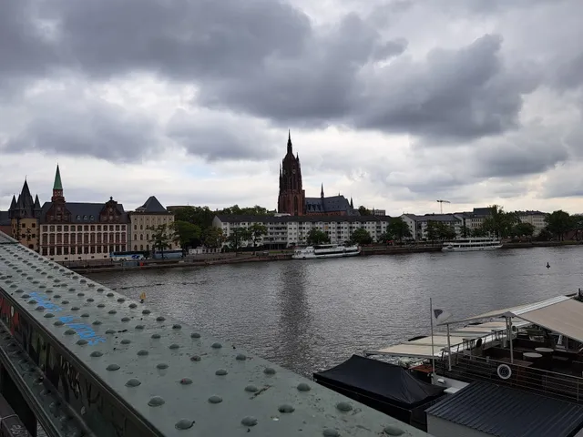 Flohmarkt am Schaumainkai