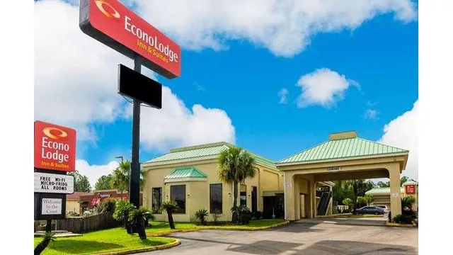 Econo Lodge Inn & Suites Gulfport Airport