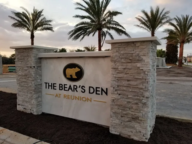 Bear's Den Club