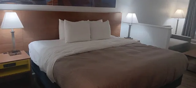 Quality Inn & Suites Decatur - Priceville I-65