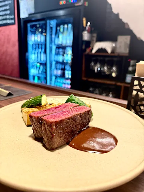 沐㞾 Moonee▐ 小酒館 ◍ Bistro ▐ 日本酒 • 果實酒▐ 自家栽種阿里山烏龍茶▐ 每月不定休，請注意IG跟FB文章▐