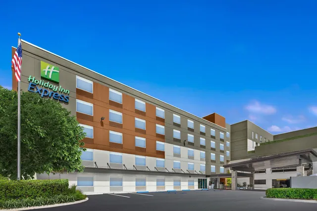 Holiday Inn Express Fort Lauderdale Cruise Airport