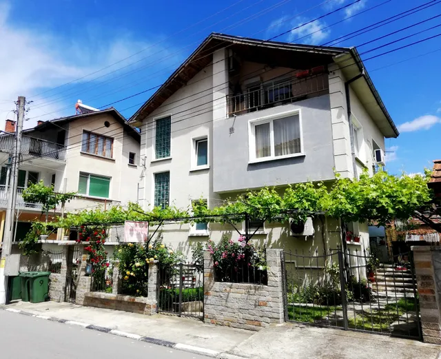 Къща за гости "СТОЙНОВИ"