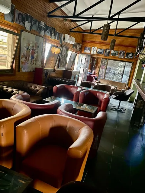 Galerie d'Art / Résidence Houkami Guyzagn'