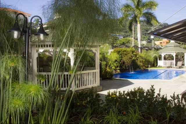 Beverly Hills: Hotel & Business - San Salvador