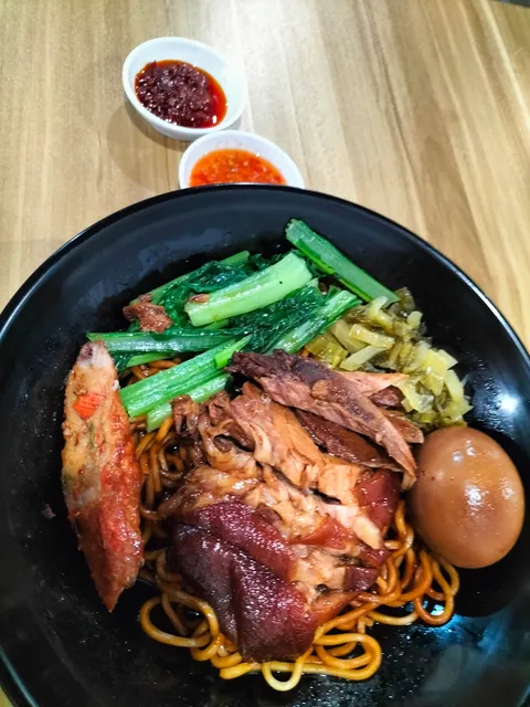 Dica Long Jiang Pork Knuckle Rice 嘟咖隆江猪脚饭