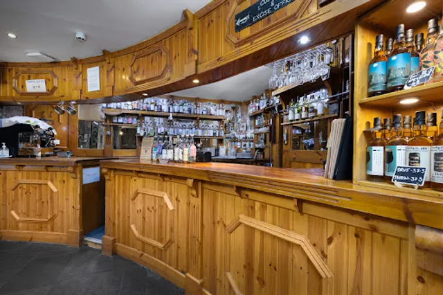Dornoch Castle Whisky Bar & Dining. Takeaway Pizza!