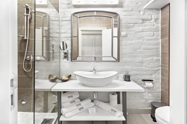 SuperB Luxury Suites