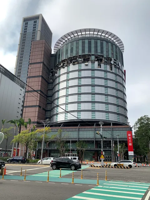 Weiweiqingluzhebiaoyi Station