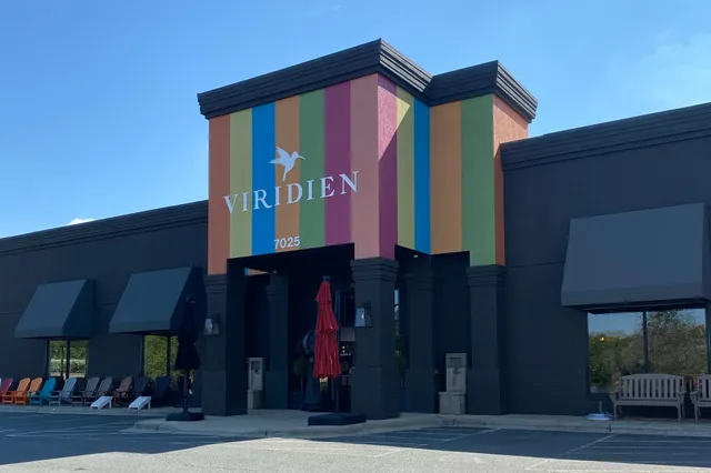 VIRIDIEN Patio + Fireplace