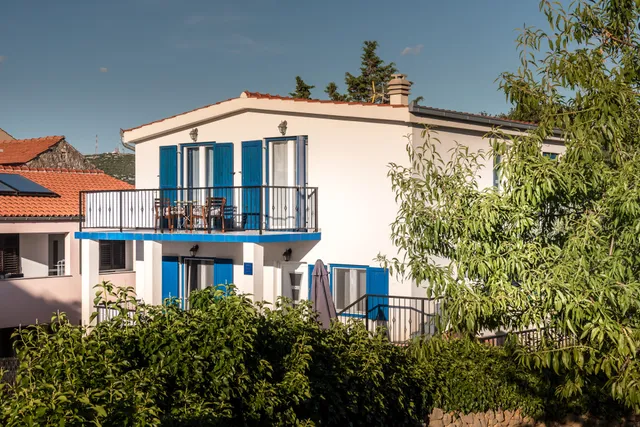 Sunny House Zoric Tisno, UMENE eu - Denis Zorić