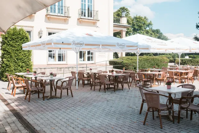 Il Palazzo - Ristorante, Bier- & Cafégarten am Parkschloss