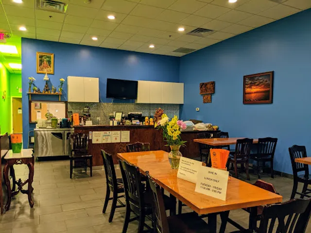 Ruk Mae Healthy Thai Cuisine