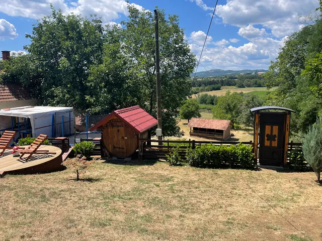 Tacina i Dokina kolibica