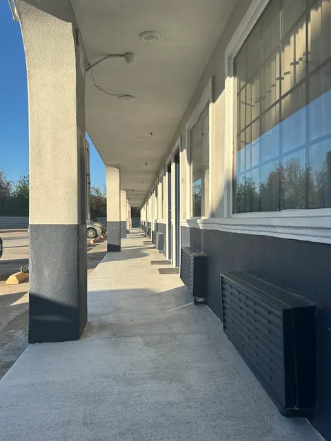 Moonlight Inn & Suites