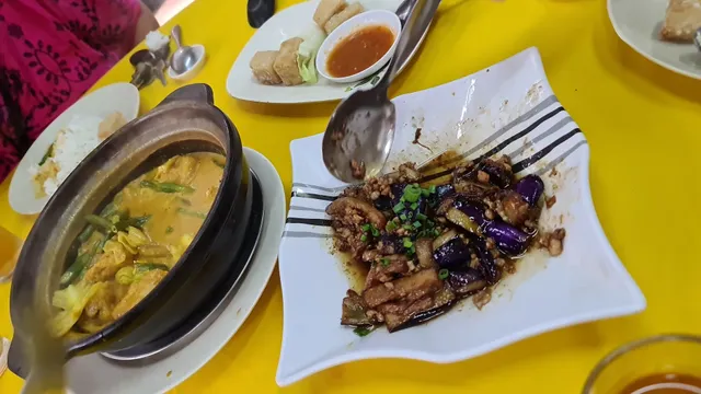 Xiang Mun Restaurant • 香满楼海鲜饭店