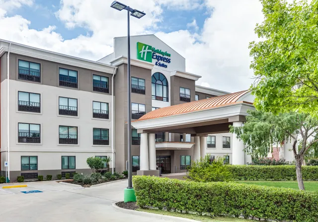 Holiday Inn Express & Suites San Antonio NW Near Seaworld by IHG
