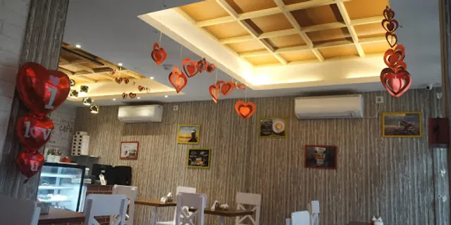 95 Degree Café & Bakery