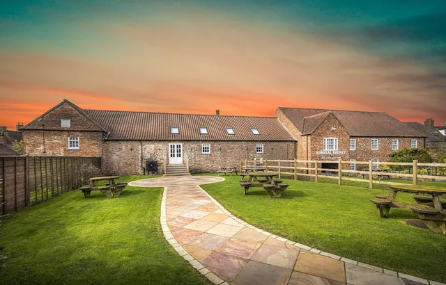 The Admiral Rodney Hotel