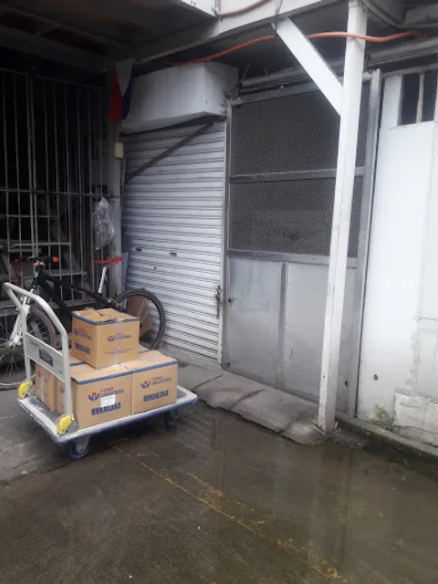 Lots A Pizza Building Office