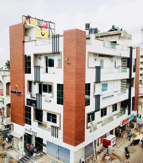 SR GRAND PARK REGENCY