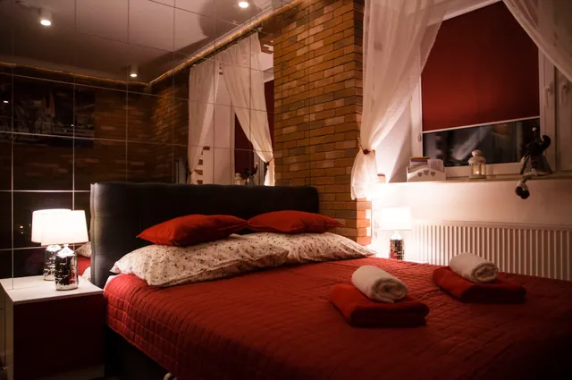 Cracow Jacuzzi Apartments - Red Room