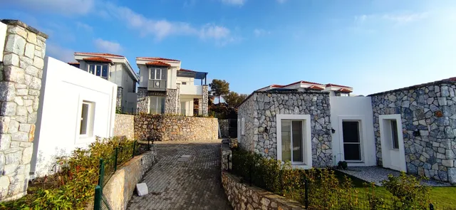 Üçpınar Konakları