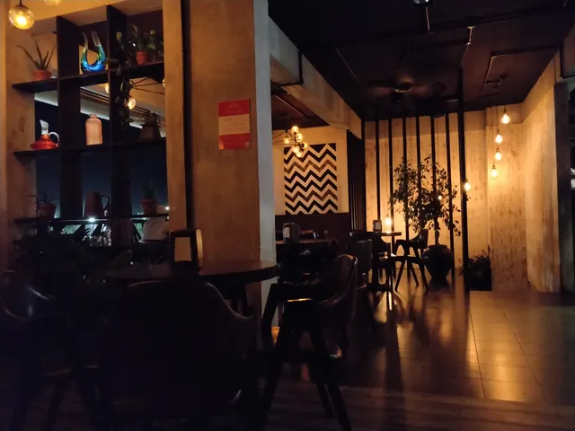 Tides Café & Bistro