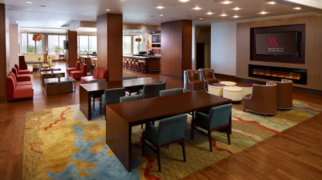 Great Room Lobby Bar (Niagara Falls Marriott on the Falls)