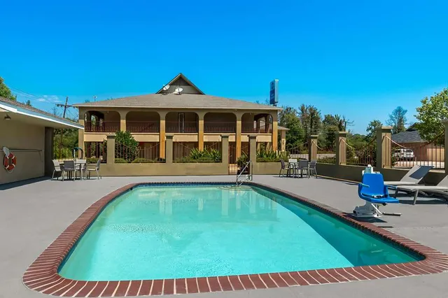 Best Western Delhi Inn