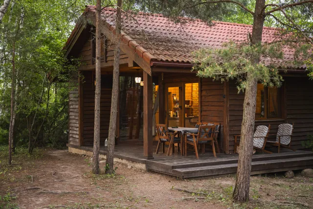 Cozy remote cabin on a lakeshore