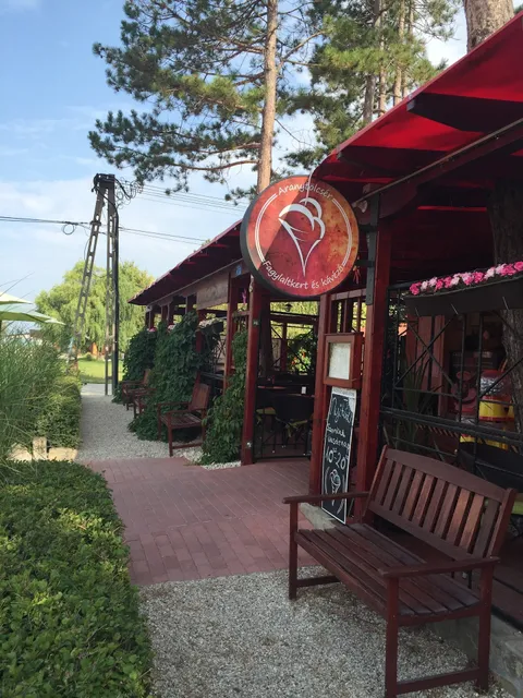 Aranytölcsér Ice Garden and Cafe