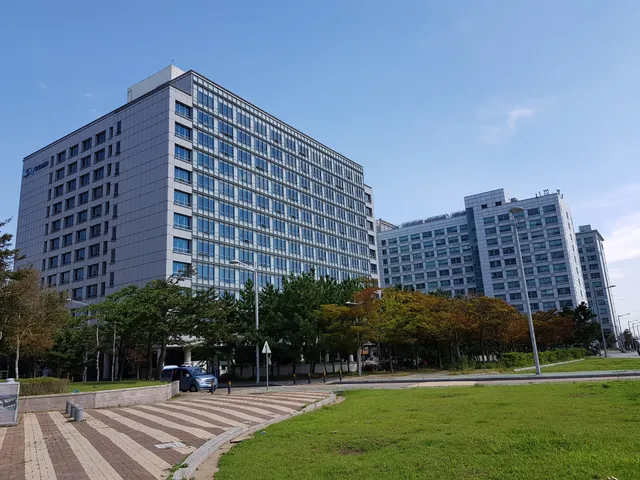 Airport Capsule Hotel Fly me to the moon