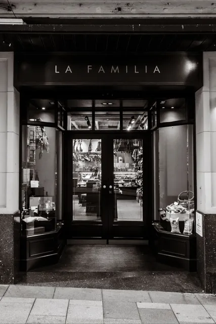 La Familia Bio and Gourmet