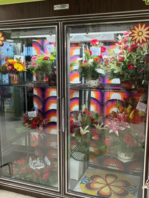 Doris' Flowers & Gifts