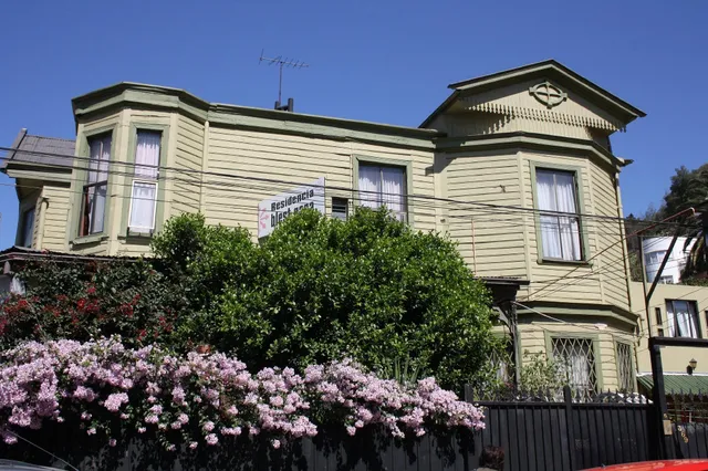 Hostal Residencia Blest Gana